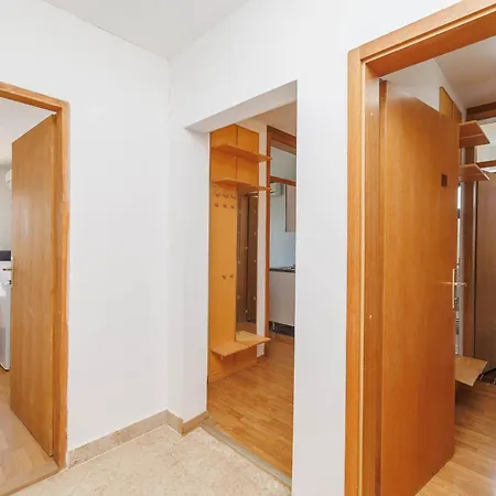 Maja * מאלינסקה